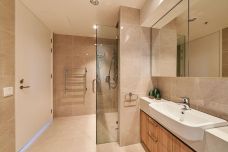 UnitingSA-West-Lakes-Retirement-Living---Bathroom