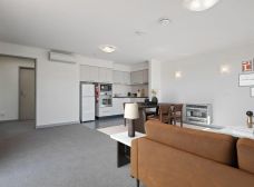Geelong-Costa-Court-open-kitchen-1578x1160-c-default